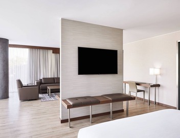 AC Hotel by Marriott Phoenix Biltmore 3