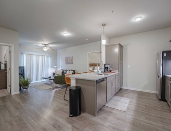 Accessible 1st Floor Apt Near Mercy/Cox/Bass Pro 3