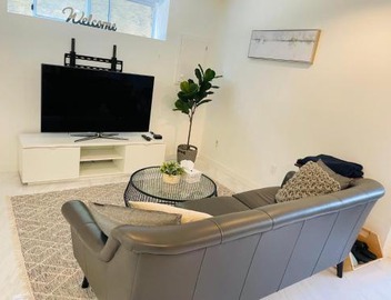 Adorable 2-Bedroom Basement in Vancouver 5