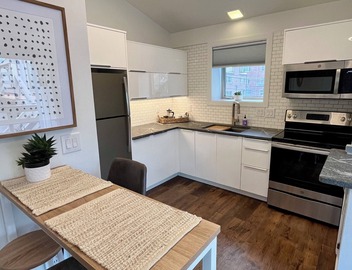 Adorable Carriage House Apartment in the Heart of Denver 2