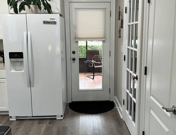 Adorable cottage located minutes from beaches, shopping, dining! 3