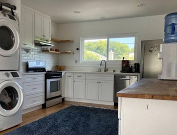 ADU with Private Treehouse Vibe! 2br, 1 bath top level of 2-floor ADU. 2