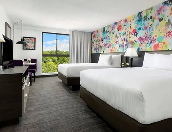 Adventure Awaits! Stylish 2 Queen Beds, Near Attractions 5