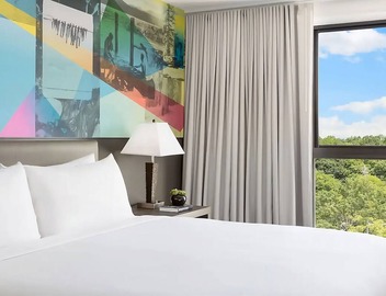 Adventure Awaits! Stylish 2 Queen Beds, Near Attractions 4