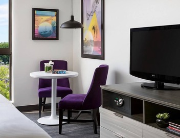 Adventure Awaits! Stylish 2 Queen Beds, Near Attractions 3
