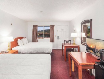 Affordable Room Near Scenic Gene Coulon Beach Park – Just 2.7 Miles! 2
