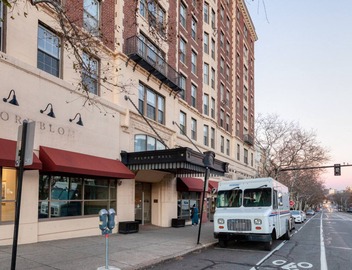 Airy Brookline 2BR w/W/D, nr Dining & Green Line, by Blueground 4