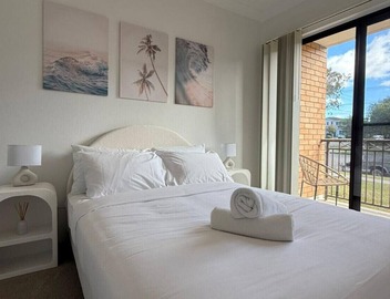 Airy Cronulla beach escape 2 bed 3