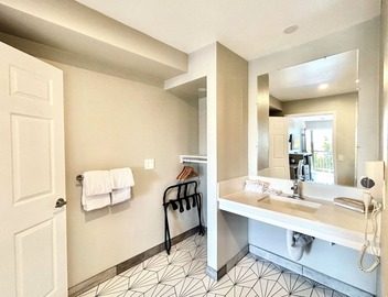 Alamo Inn & Suites 2
