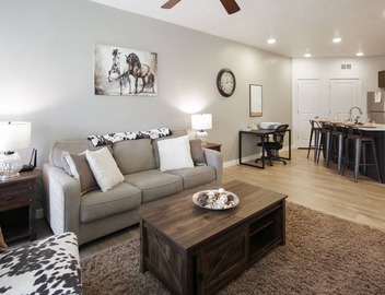 Amazing Apartment With a Hot Tub! 2