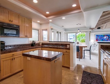 Amazing location with endless views and stunning sunsets.4/bed, 3/bath home 3