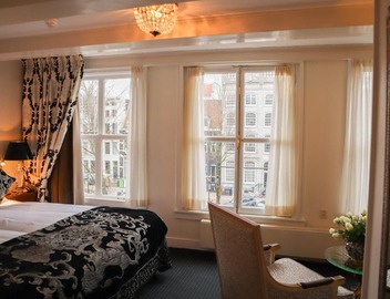 Ambassade Hotel 5