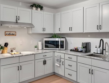 An Upscale Midtown Studio w/Private Balcony 3