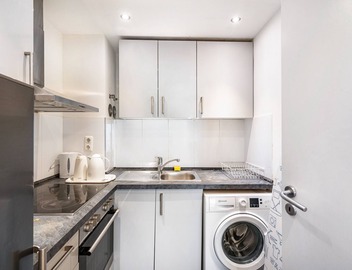 Apartment 'Aldars 10' with Balcony, Wi-Fi and Air Conditioning 2