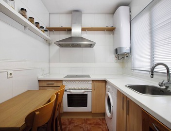 Apartment 'Benalmarina' with Shared Pool, Wi-Fi and Air Conditioning 3