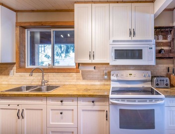 *Apres Chalet*- Ski, Bike or Hike in & out 3