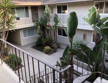Apt 11: Playful 2-bed 2-bath, Steps from the beach 3
