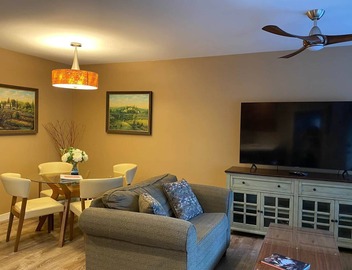Apt 4: Beautiful unit close to the Sand 3