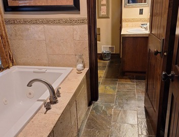 Arrowhead Manor B&B close to Red Rocks Amphitheater 4