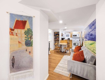 Artist’s 750sqft 2BR Basement – Maple Leaf Park 3