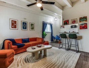 Austin Central Modern Comfort Pet-Friendly 2
