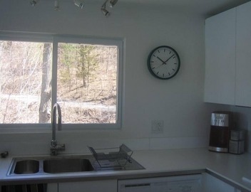 Awesome Lakefront:2 br modern, c/a, frplace, view 2