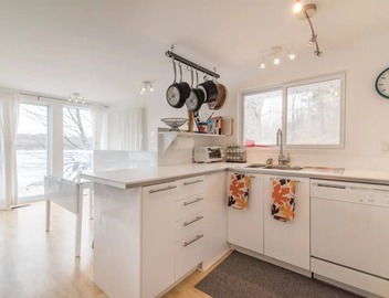 Awesome Lakefront:2 br modern, c/a, frplace, view 5