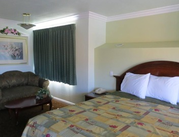 Azusa INN Motel 4