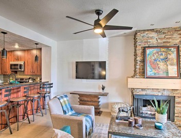 Balcony + Resort Perks: Bright Scottsdale Getaway! 3