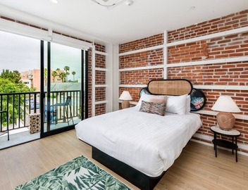 Balcony Room 305 | The Brick Boutique Hotel 4