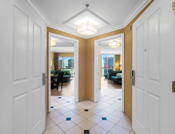 Balcony Strip View Penthouse Free Valet Parking 4
