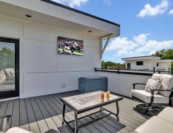 Bass - Private Rooftop - 8 mins to Broadway 3