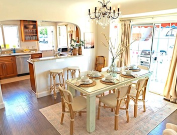 Bay front beach home, steps to the sand, shopping & dining. Parking, AC - clean! 2