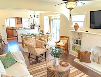 Bay front beach home, steps to the sand, shopping & dining. Parking, AC - clean! 3