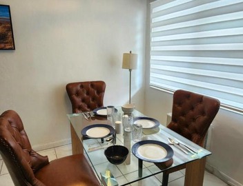 Bayfront Apartment Breathtaking Views- one bedroom w balcony- living room -Free Parking 4