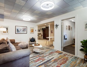 Beach Block 2-Bed with Coastal Palm Trees and Yard 2