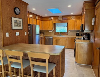BEACH FRONT with PRIVATE WALKWAY, Pet-friendly. Minimum 7 nights, Sat-to-Sat 2