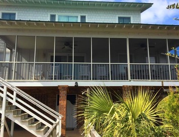 BEACH FRONT with PRIVATE WALKWAY, Pet-friendly. Minimum 7 nights, Sat-to-Sat 4