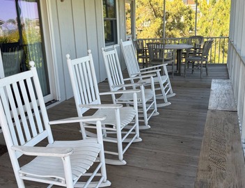BEACH FRONT with PRIVATE WALKWAY, Pet-friendly. Minimum 7 nights, Sat-to-Sat 5
