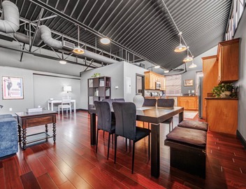 Beach Getaway: 1BR Apt w/Kitchen & Garage Parking 2