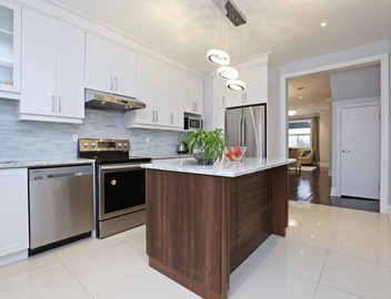 Beaches House with 3 Bdrm & 3 Bath Sleep 8/parking 2