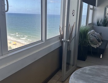 Beachfront 2-bedroom condo directly on the beach -last minute special rates 2