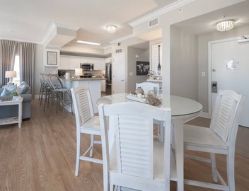 BEACHFRONT + Beach Chair SERVICE Near PIER PARK! 2BR 2 BA - 2 King Beds 2