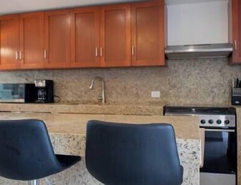 Beachfront Bliss - Spacious 4-Bed with Ocean View 3