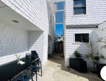 Beachfront Cape Cod Home steps from the Sand and Boardwalk in Long Beach, CA 4