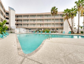 Beachfront Corpus Christi Condo w/Pool Access! 2