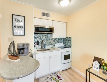 Beachfront Corpus Christi Condo w/Pool Access! 4
