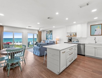 Beachfront Oasis, Steps to Beach, King Bed & Free Daily Adventures! Endless Summer! 3