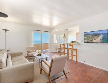 Beachfront Ocean View Condo | California King, Balcony & Steps to the Sand 4