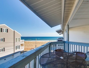 Beachfront Old Orchard Beach Condo w/Balcony 4